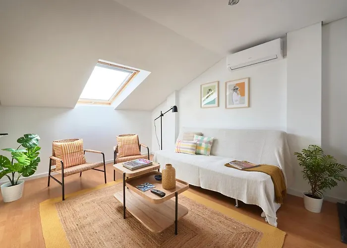 Bright W Balcony, Ac, Parking, By Timecooler Apartment