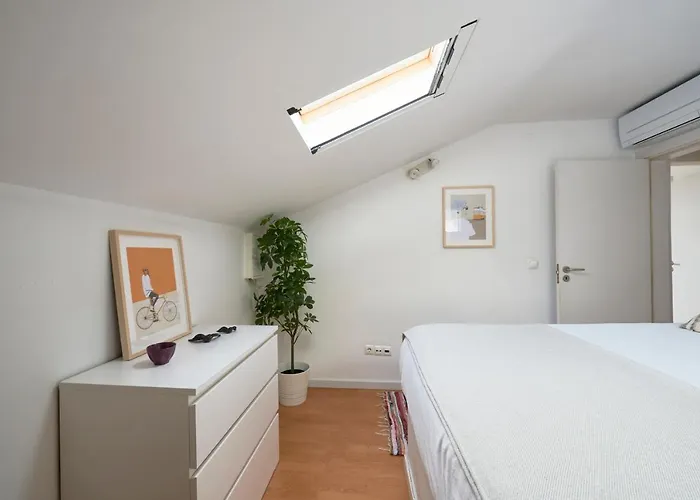 Bright W Balcony, Ac, Parking, By Timecooler