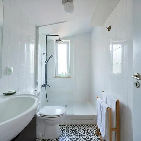 Appartamento Bright W Balcony, Ac, Parking, By Timecooler Lisbona