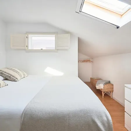 Bright W Balcony, Ac, Parking, By Timecooler Apartment