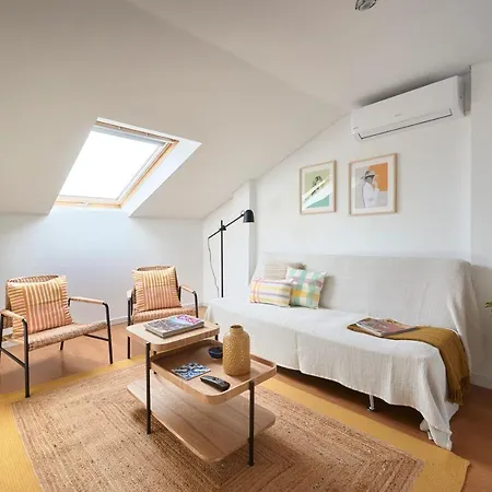 Bright W Balcony, Ac, Parking, By Timecooler Apartment