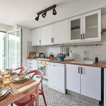 Apartment Bright W Balcony, Ac, Parking, By Timecooler *